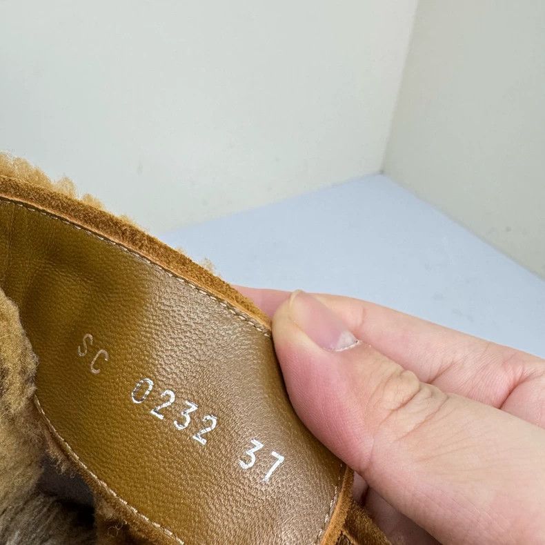 Louis Vuitton Louis Vuitton Caramel Tattoo Teddy Slippers Size US 6.5 / IT 36.5 - 6 Thumbnail