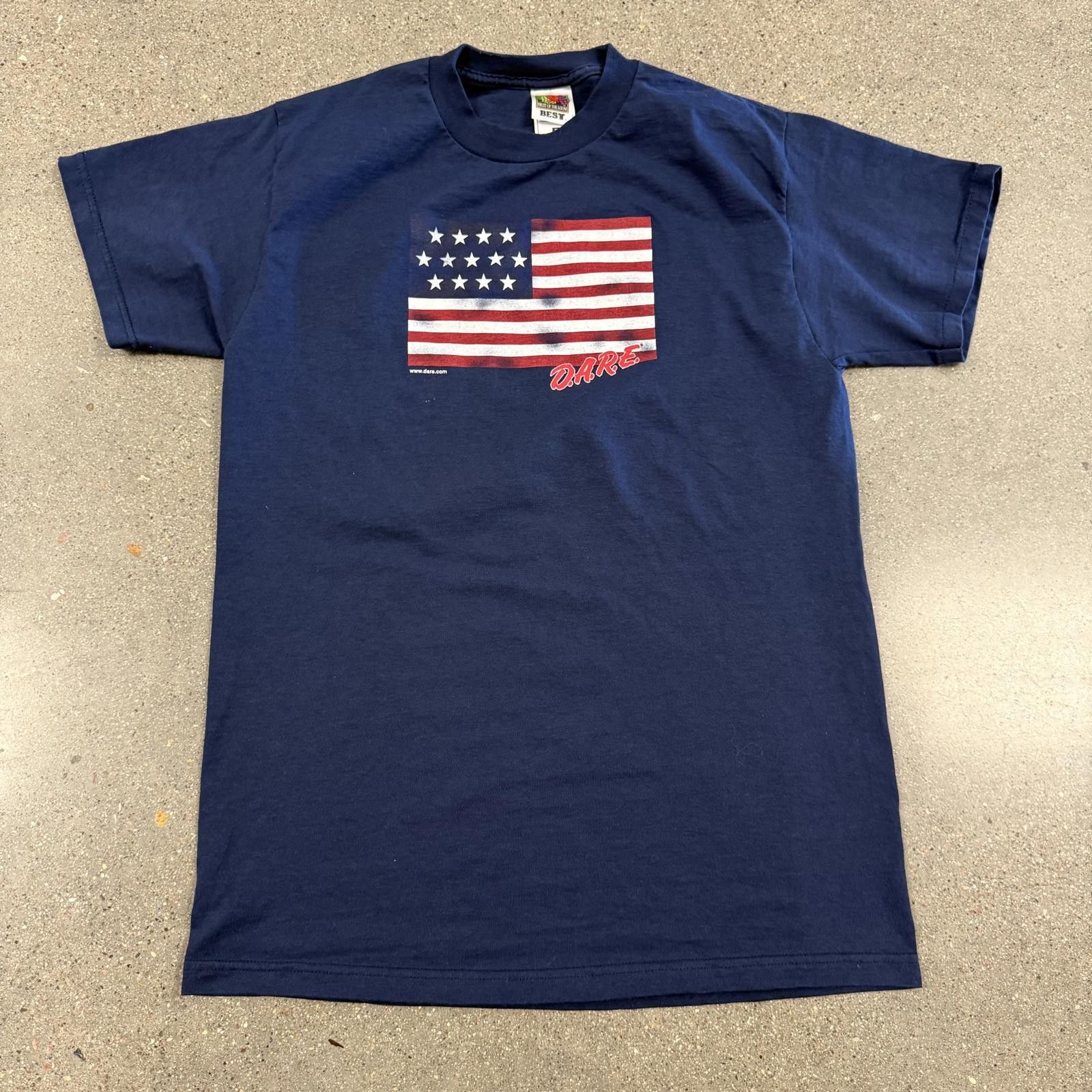 Fruit Of The Loom Vintage 90s Fruit of the Loom DARE American Flag T-Shirt M Size US M / EU 48-50 / 2 - 1 Thumbnail