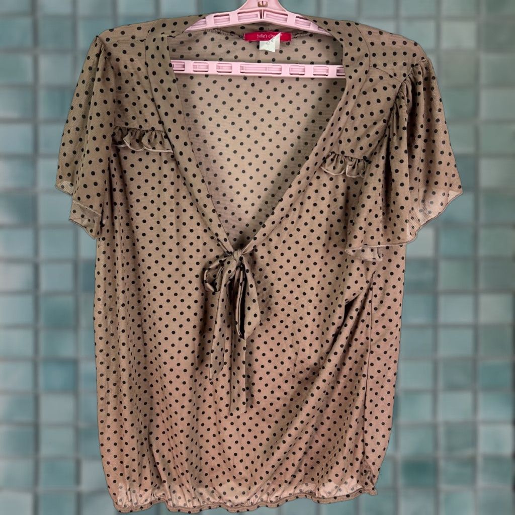 Vintage Julie’s Closet Blouse Polka Dot Lightweight Flutter Sleeve V-Neck 2X Womens Brown Polyester Rayon USA Made Shirts, 90s City Classic, Regular Fit Size XXL / US 16-18 / IT 52-54 - 1 Thumbnail
