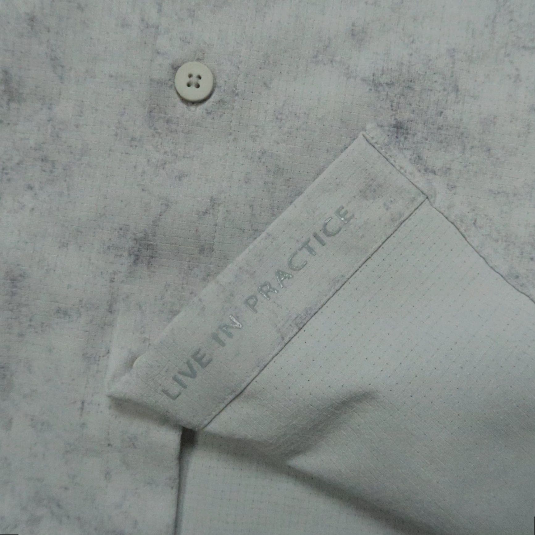 Lululemon Lululemon Shirt Men Medium White Gray Airing Easy Performance Long Sleeve Button Shirt Size US M / EU 48-50 / 2 - 3 Thumbnail