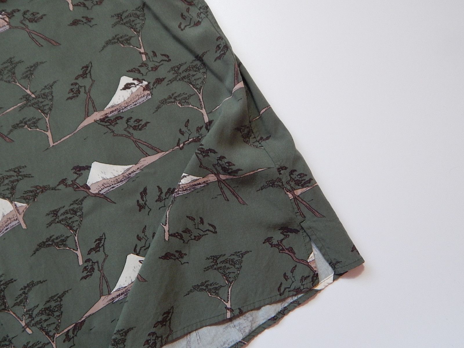 Uniqlo uniqlo hawaiian aloha viscose shirt 3xl Size US XXL / EU 58 / 5 - 2 Thumbnail
