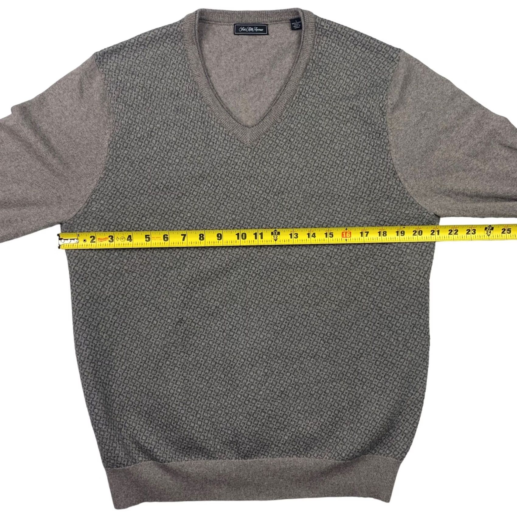 Saks Fifth Avenue Saks Fifth Avenue Men’s 100% Wool V-Neck Sweater Beige/Gray Diamond Large Size US L / EU 52-54 / 3 - 8 Thumbnail