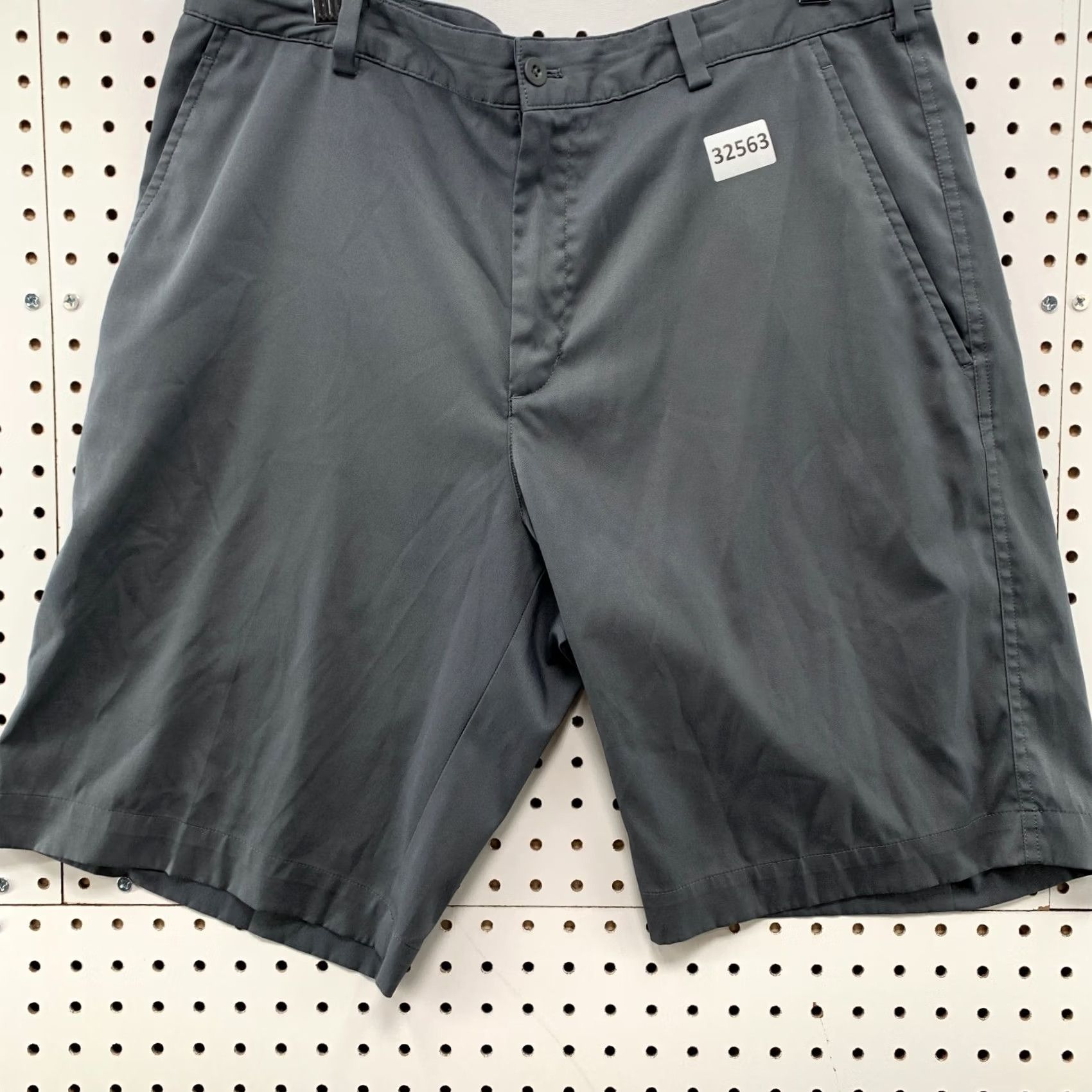 Nike Nike Golf Chino Shorts Mens Size 34x10.5 Gray Casual Dri Fit Size US 34 / EU 50 - 6 Thumbnail
