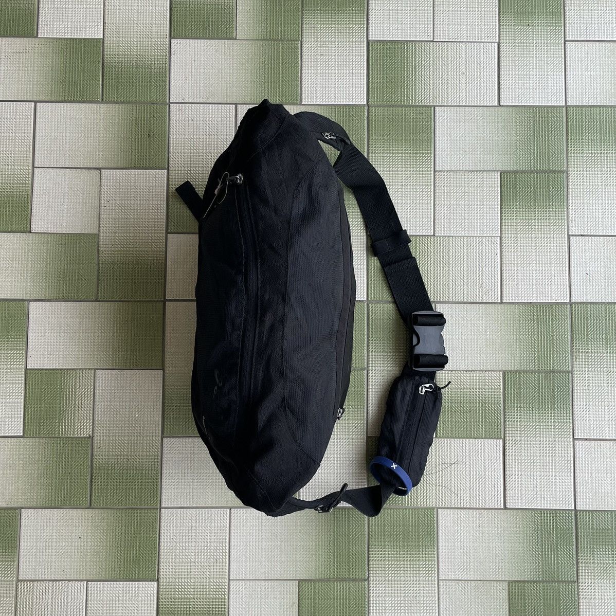 Asics × Vintage BLACK Y2K ASICS OVERSIZED CROSSBODY Size ONE SIZE - 6 Thumbnail