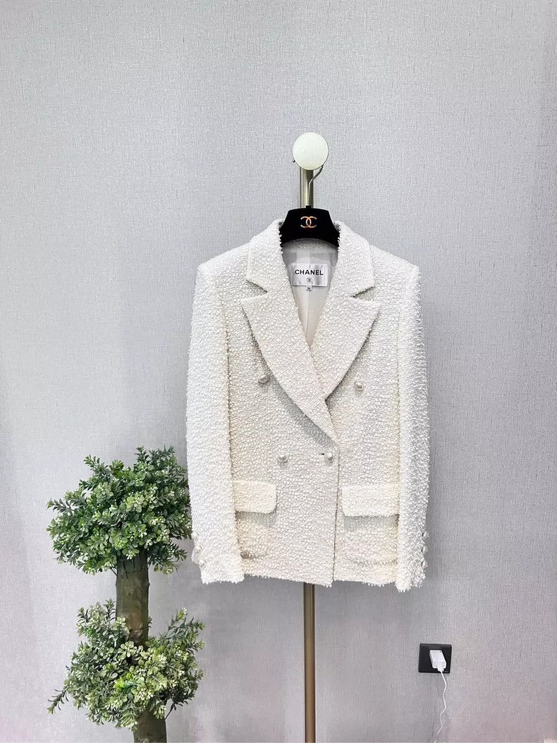 Chanel Chanel Cruise Pearl Button White Blazer - dmc Size US S / EU 44-46 / 1 - 1 Thumbnail