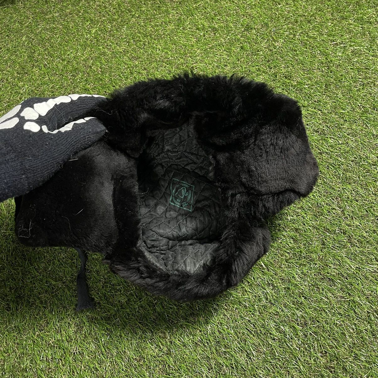 Vintage Vintage Y2K Black Furry Beanie Skeleton Hand Alt Grunge OS Size ONE SIZE - 5 Thumbnail