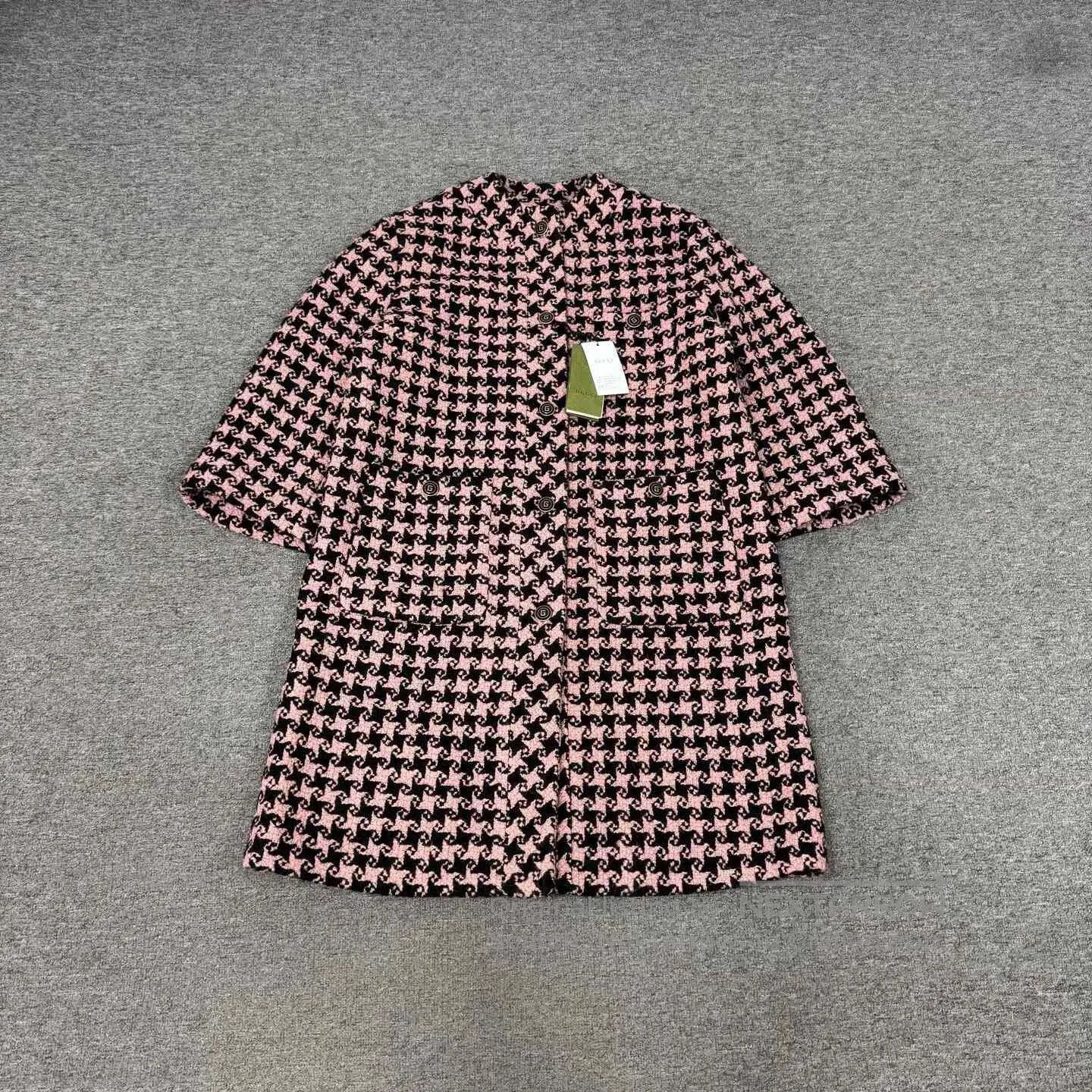 Gucci Guicci size 40 houndstooth Coarse wool medium-length coat Size L / US 10 / IT 46 - 1 Thumbnail