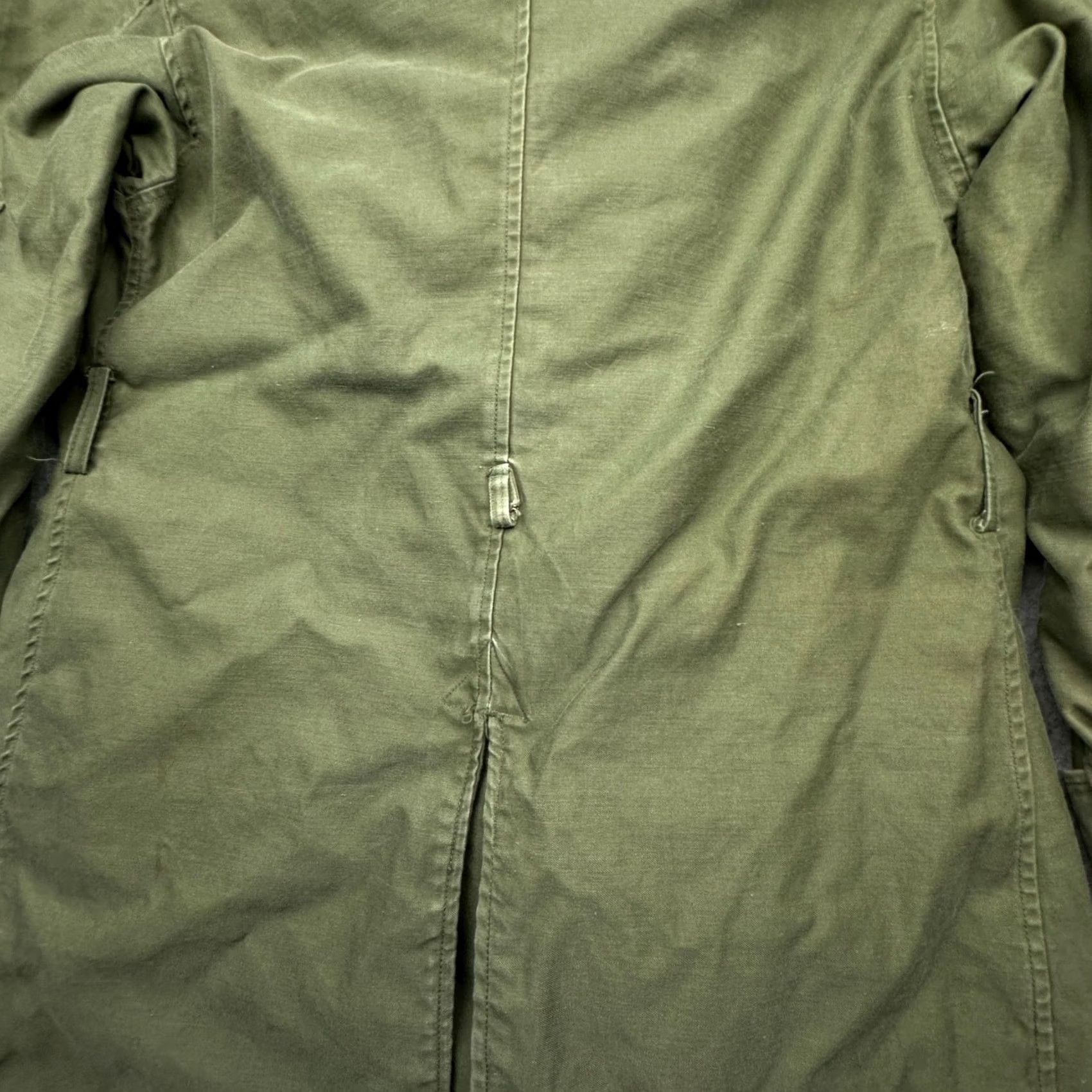 Vintage VINTAGE US Army Trench Coat Mens Medium Green Cotton Sateen OG-107 Overcoat 60s Vietnam Era Size US M / EU 48-50 / 2 - 7 Thumbnail