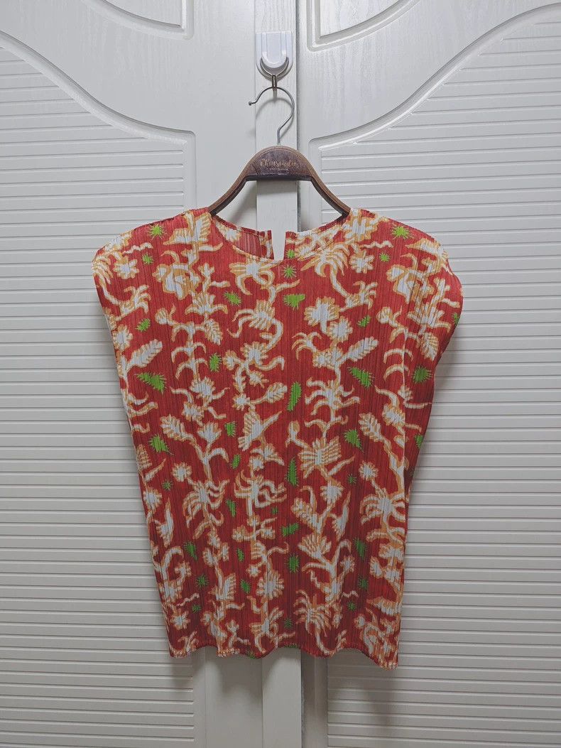 Issey Miyake Issey Miyake size:5 A red floral print top Size S / US 4 / IT 40 - 1 Thumbnail