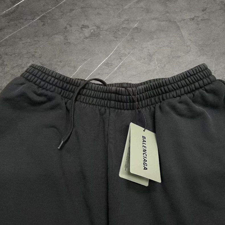 Balenciaga Balenciaga 25SS Distressed Boomerang Shorts Size US 28 / EU 44 - 3 Thumbnail