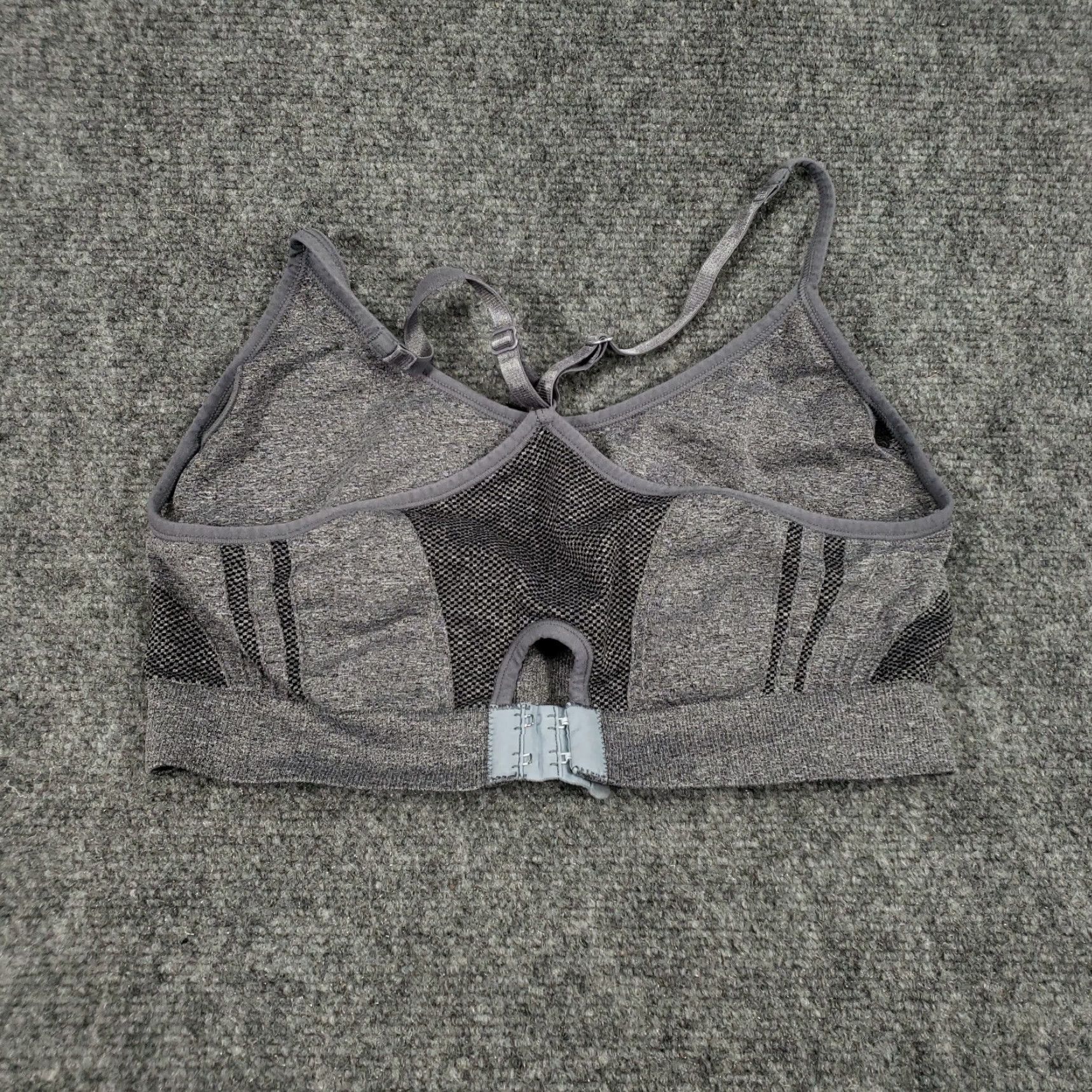 Reebok Reebok Sports Bra Womens XS Gray Pullover Wireless Unpadded Nylon Blend Activewear Crossback Back Closure Breathable Logo Straps Adjustable XS Womens Size XS / US 0-2 / IT 36-38 - 2 Thumbnail