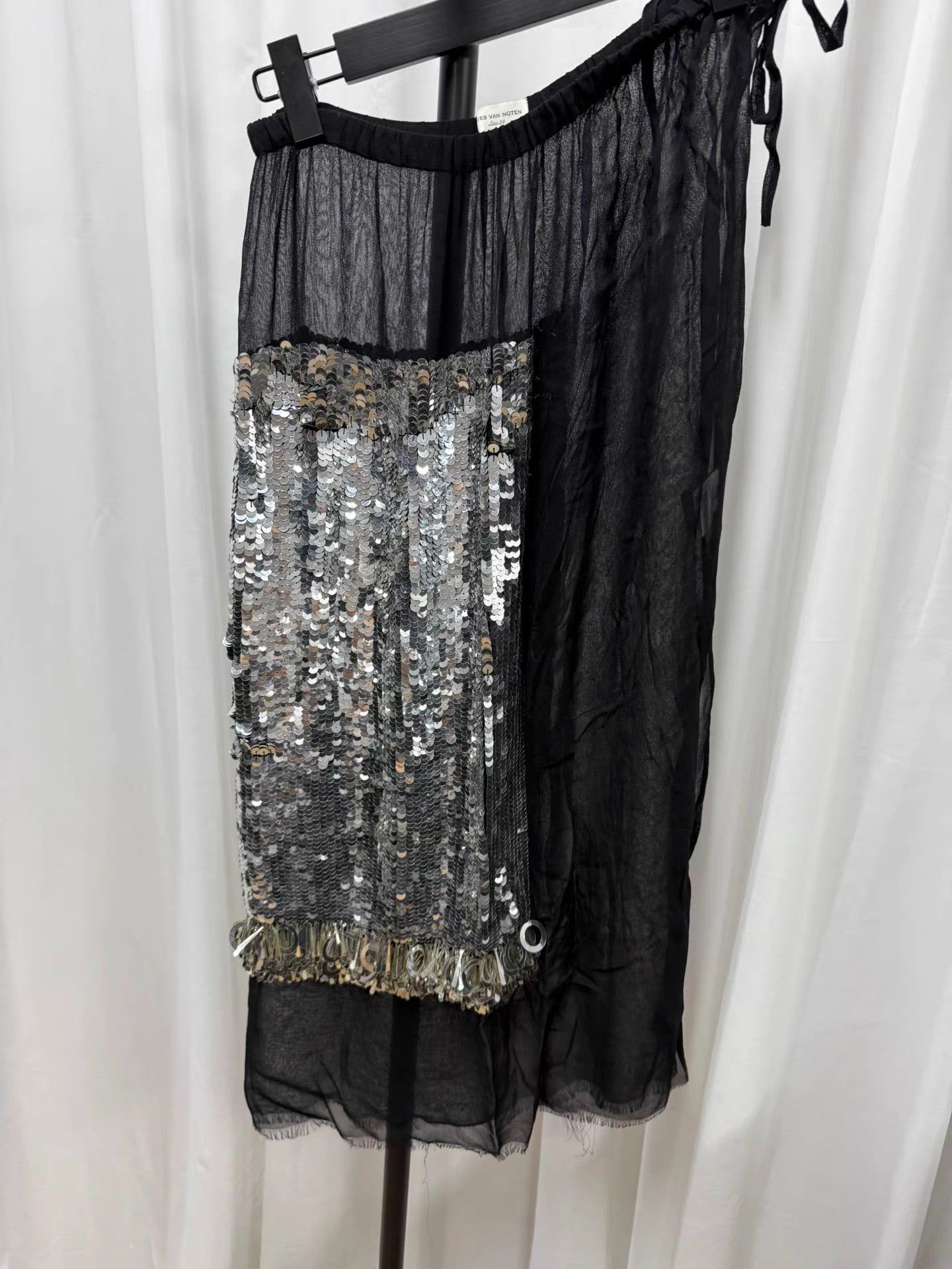 Dries Van Noten Dries van noten Heavy Sequin Midi Skirt K20 Size 24" / US 00 / IT 34 - 7 Thumbnail