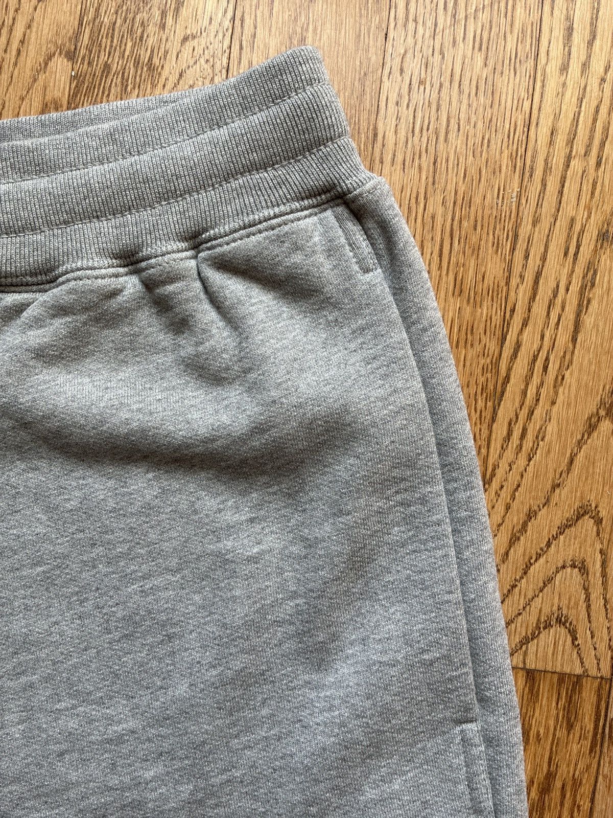 October's Very Own OVO Drake Essentials Sweatshorts Sz XXL Heather Grey Mens Size US 38 / EU 54 - 6 Thumbnail