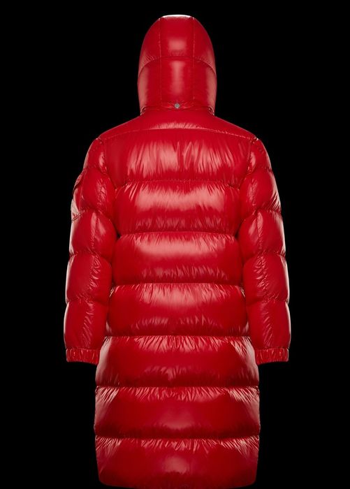 Moncler store hanoverian red