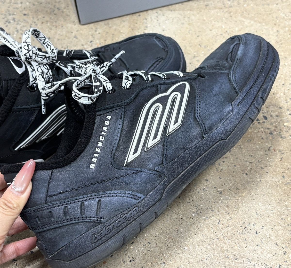 Balenciaga Balenciaga Hamptons Worn-out（EU 42） Size US 10 / EU 43 - 7 Thumbnail