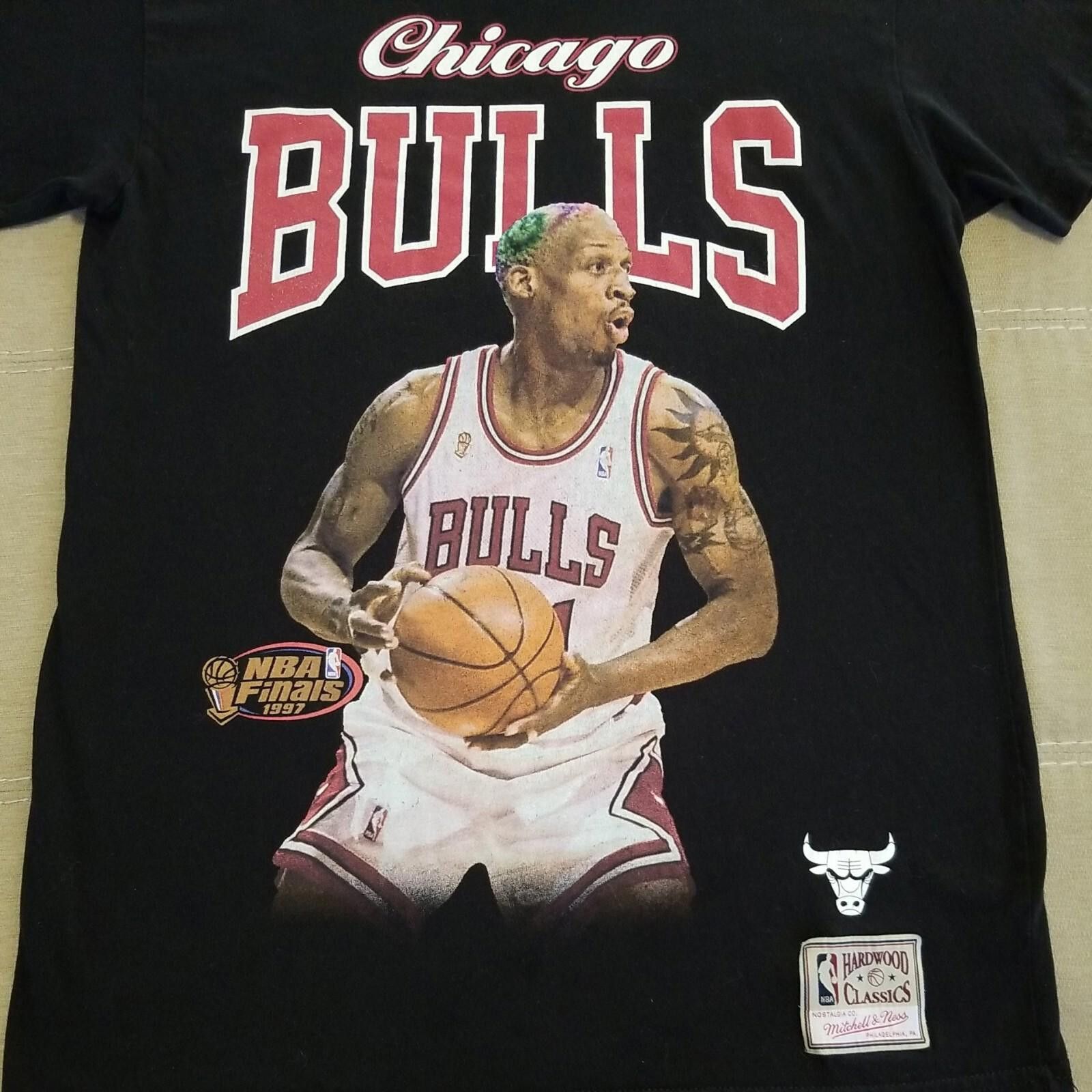 Mitchell & Ness Mitchell & Ness Chicago Bulls 1997 NBA Dennis Rodman T-Shirt Size ONE SIZE - 2 Thumbnail