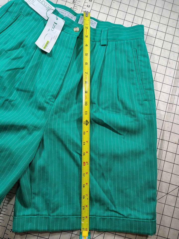 Izod Women's IZOD CLUB Green Pinstripe Shorts Size 12 Size 34" / US 12 / IT 48 - 4 Thumbnail