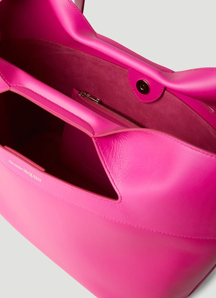 Alexander McQueen o1y0325 Size: OS / Handbag in Fuchsia Size ONE SIZE - 7 Thumbnail