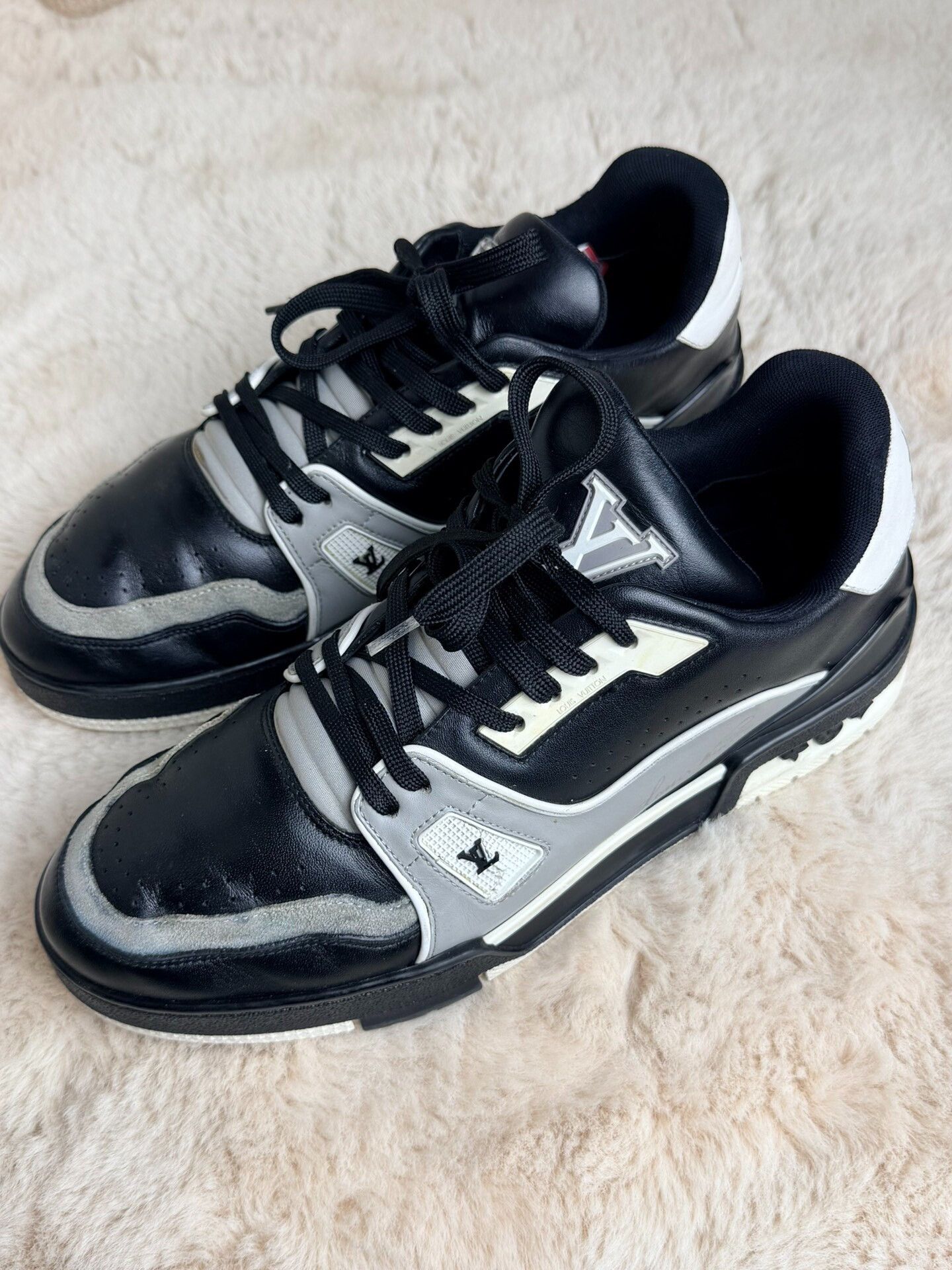 Louis Vuitton Louis Vuitton Training Black Lowtop Sneakers 8 Men Size US 8 / EU 41 - 1 Thumbnail