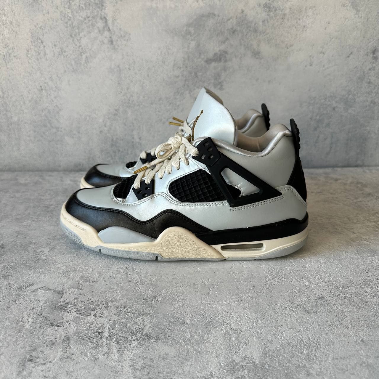 Jordan Brand Jordan 4 Retro Platinum Gold (GS) Size EU 40 Size US 7 / IT 37 - 4 Thumbnail