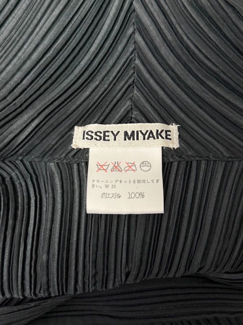 Issey Miyake Issey Miyake Black and green swallowtail pleated coat Size M / US 6-8 / IT 42-44 - 3 Thumbnail