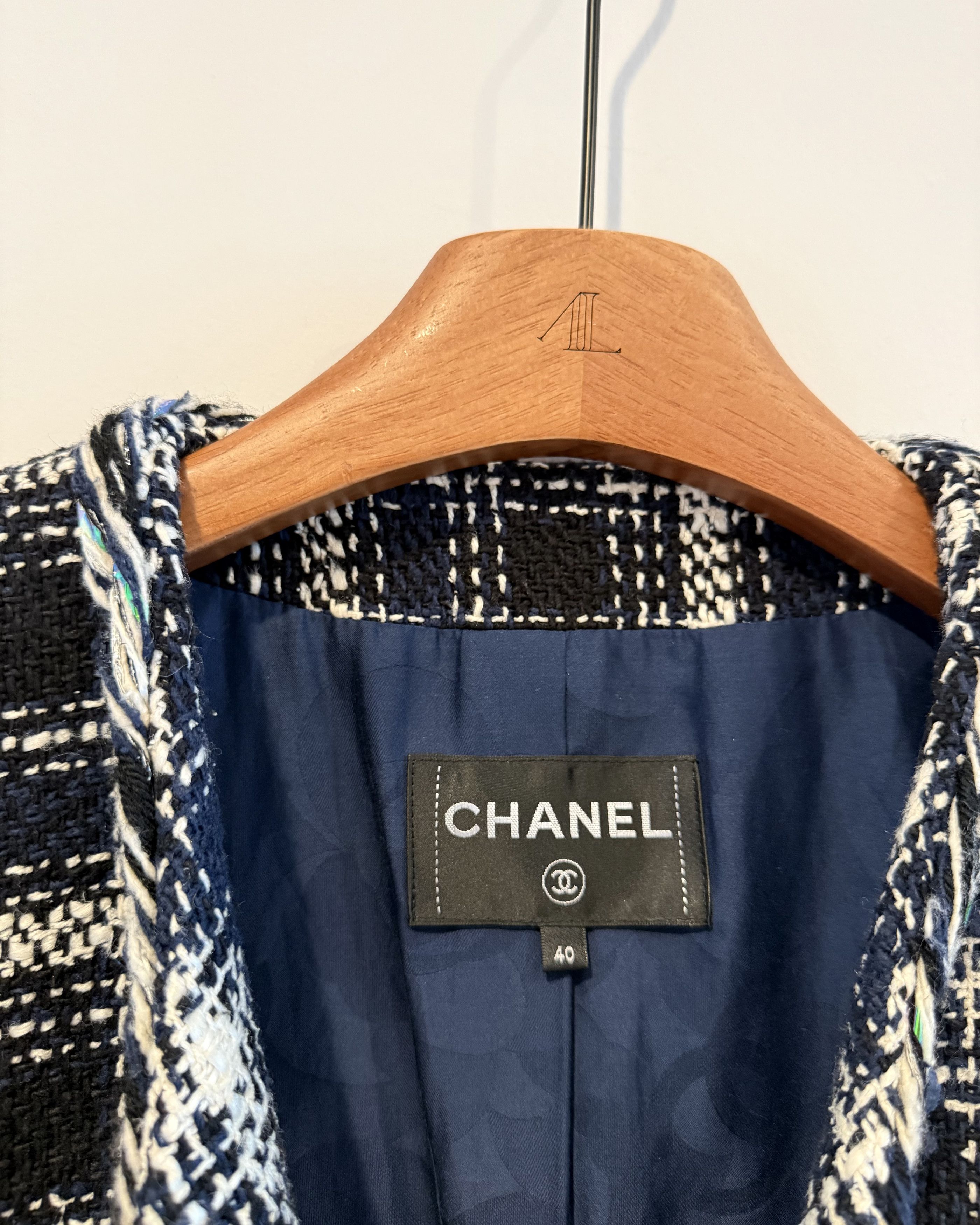 Chanel Chanel 18C Tweed Gripoix Jacket Size US M / EU 48-50 / 2 - 3 Thumbnail