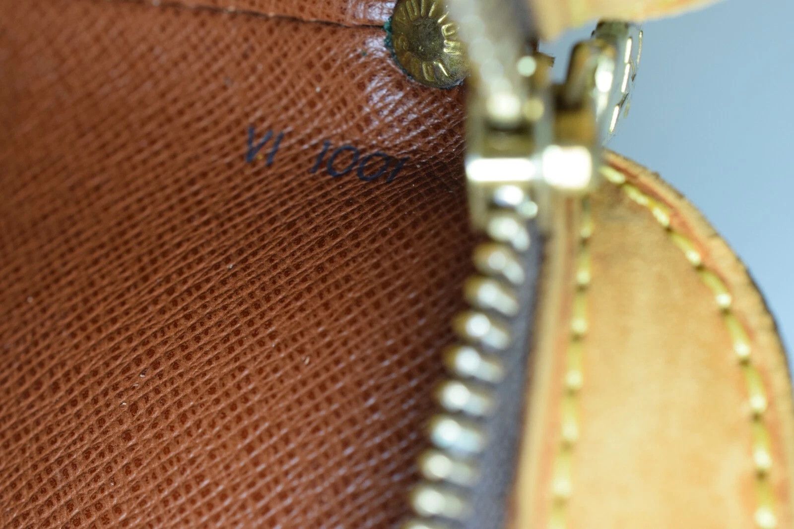 Louis Vuitton Louis Vuitton Drouot Crossbody Bag Monogram Canvas M51290 Size ONE SIZE - 19 Thumbnail
