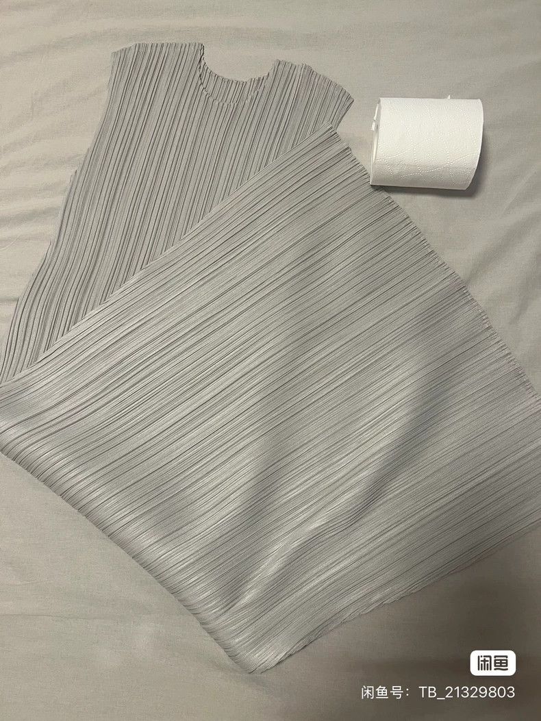 Issey Miyake Issey Miyake size:3 Beige pleated dress Size XS / US 0-2 / IT 36-38 - 4 Thumbnail
