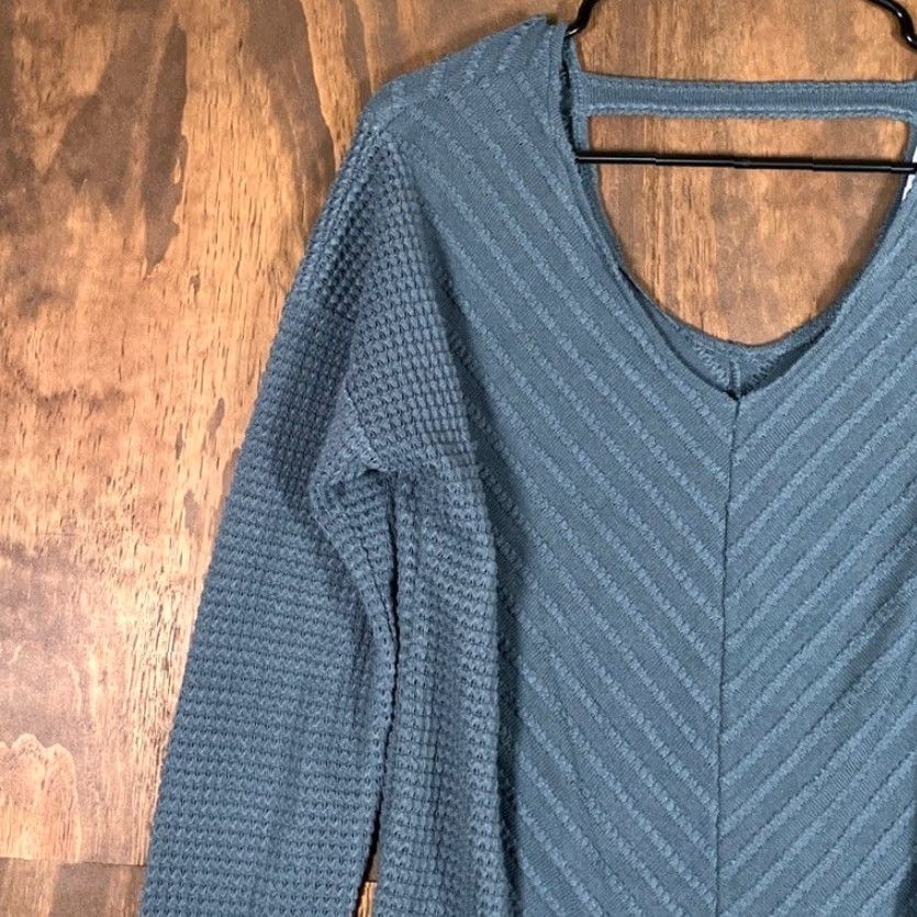 BKE BKE Womens Top Blue Textured V-Neck Long Sleeve Open Back XS Pullover Size XS / US 0-2 / IT 36-38 - 4 Thumbnail