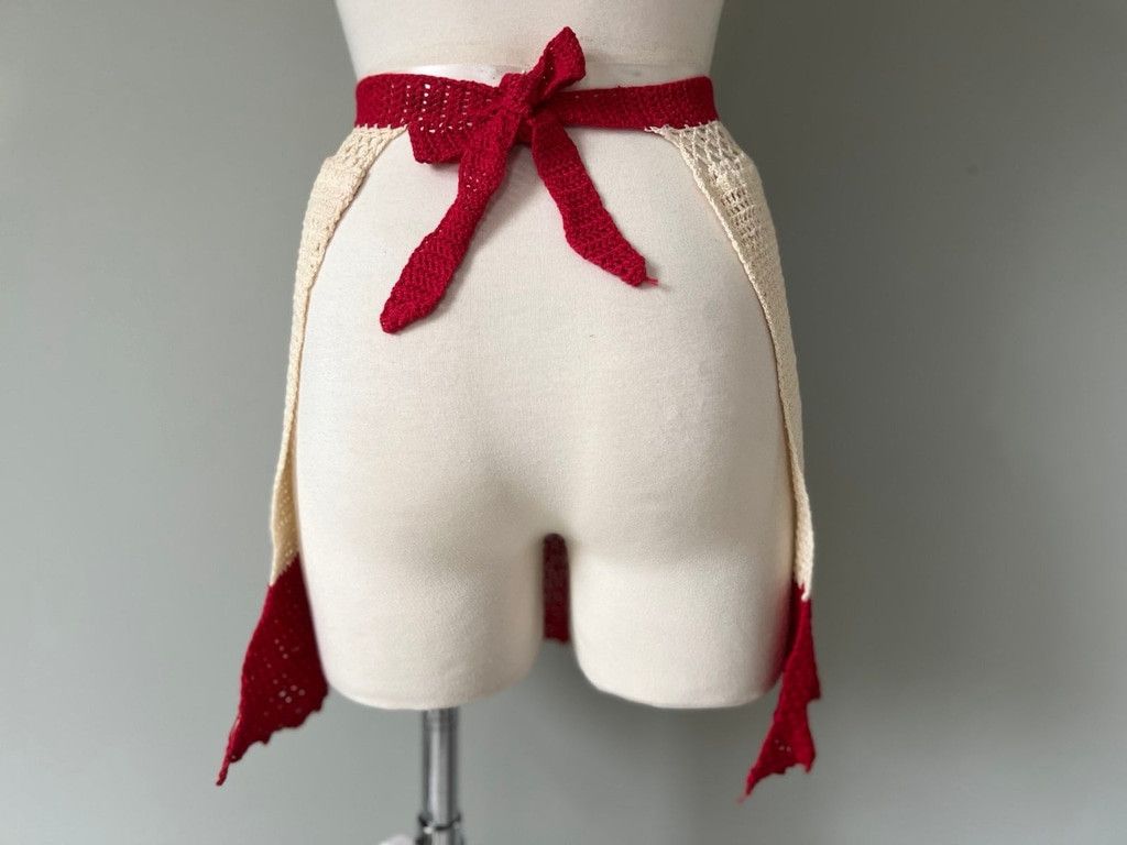 Handmade 1960s Vintage Deadstock Handmade Crochet Rose Kitchen Apron Size ONE SIZE - 4 Thumbnail