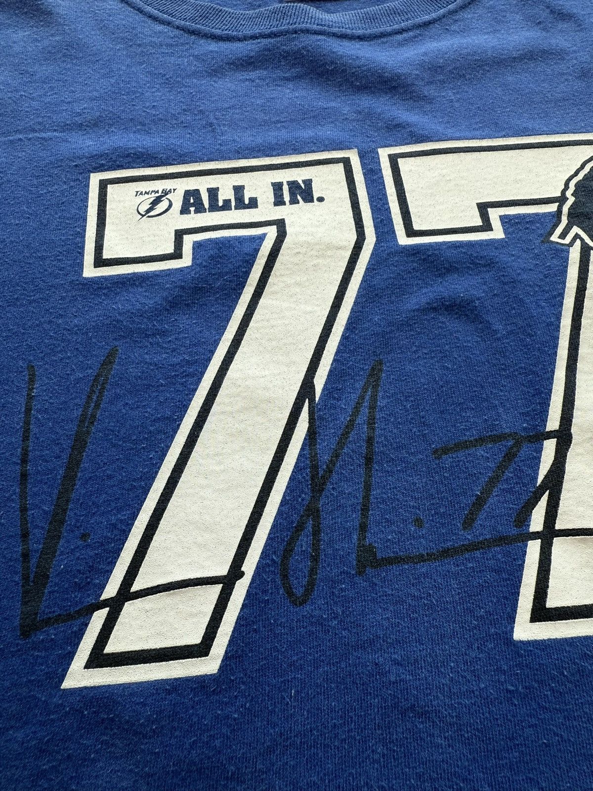 NHL Vintage Tampa Bay Lightning Victor Hedman #77 Signature Tee Size US XL / EU 56 / 4 - 6 Thumbnail