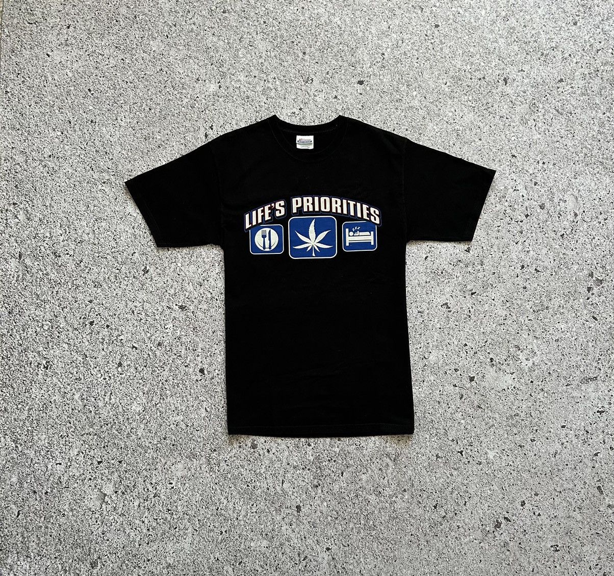 Vintage Vintage 90s Life’s Priorities Narcotic Marihuana T-Shirt Size US M / EU 48-50 / 2 - 2 Thumbnail