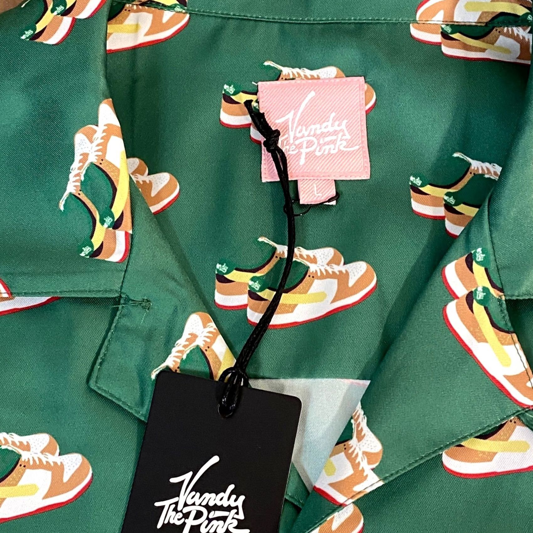 Vandy The Pink VANDY THE PINK Shirt Mens Large Green All Over Sneaker Print Short Sleeve Button Up Shirt Size US L / EU 52-54 / 3 - 3 Thumbnail
