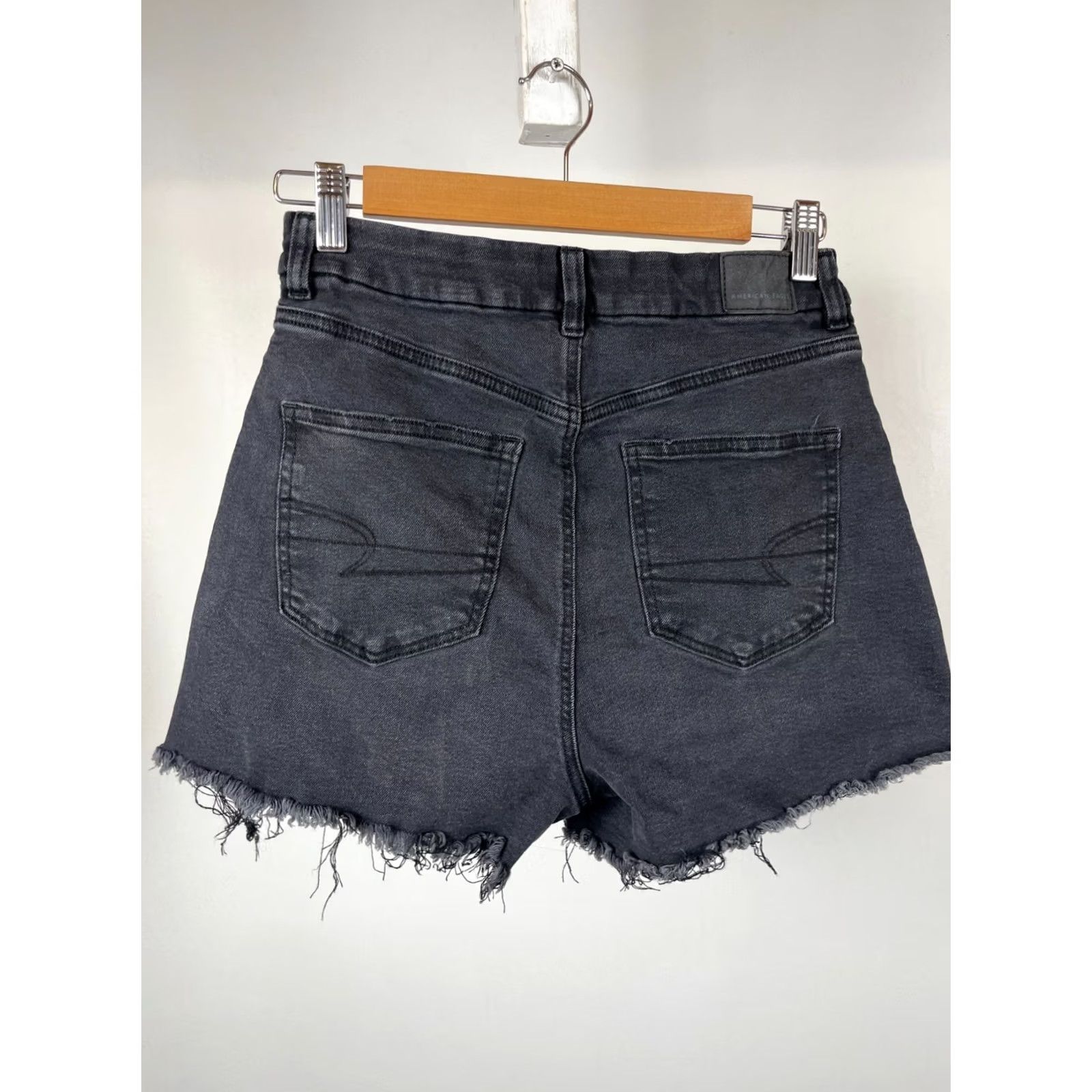 American Eagle Outfitters American Eagle Outfitters Shorts Womens 4 Cut-Off Black Cotton Blend Zip Fly Denim 5-Pocket Design Stretch Regular Vintage? No Ladies Womens Size 27" / US 4 / IT 40 - 4 Thumbnail