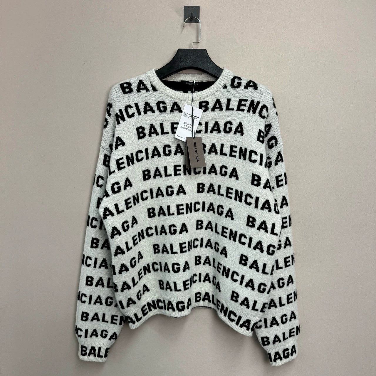 Balenciaga balenciaga logo print sweater in size small Size US S / EU 44-46 / 1 - 1 Thumbnail