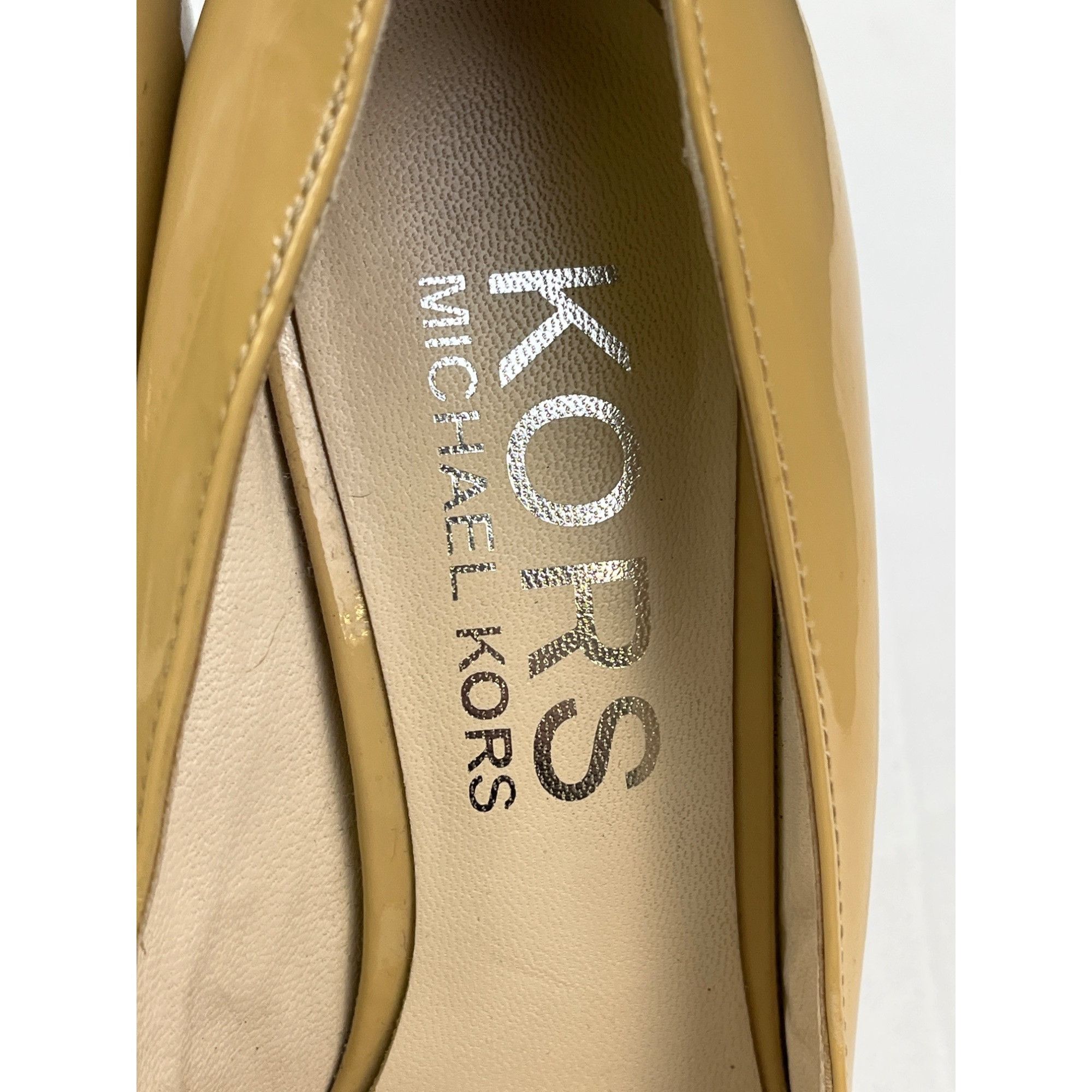 Michael Kors Michael Kors Women's Beige Leather Shoes/Heels Sz 6.5M SKU 4 Size US 6.5 / IT 36.5 - 6 Thumbnail