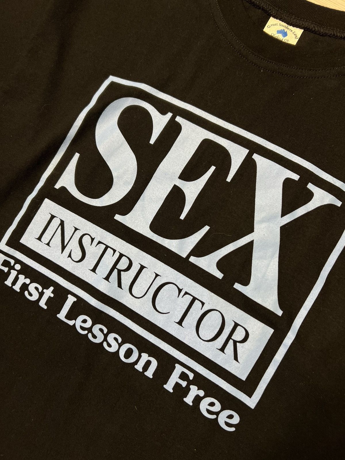 Vintage Vintage Sex Instructor “First Lessons Free” Big Logo T-Shirt Size US L / EU 52-54 / 3 - 3 Thumbnail