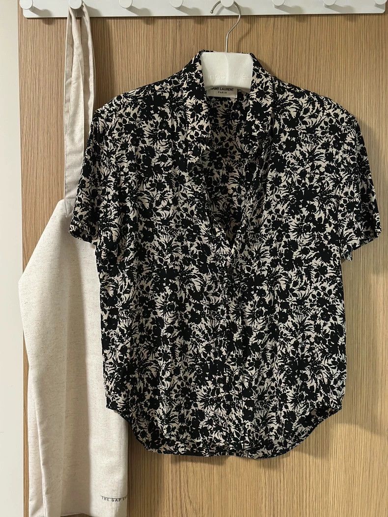 Yves Saint Laurent Yves Saint Laurent Floral Print Short Sleeve Shirt Size US M / EU 48-50 / 2 - 1 Thumbnail