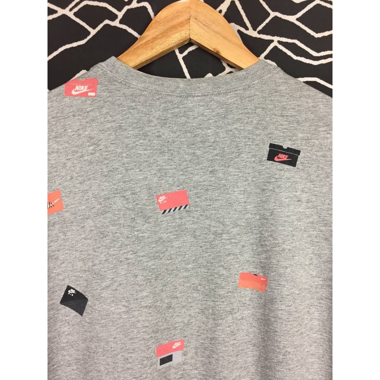 Nike Nike Shoebox Logo Sportswear Tee Youth XL Size US S / EU 44-46 / 1 - 6 Thumbnail