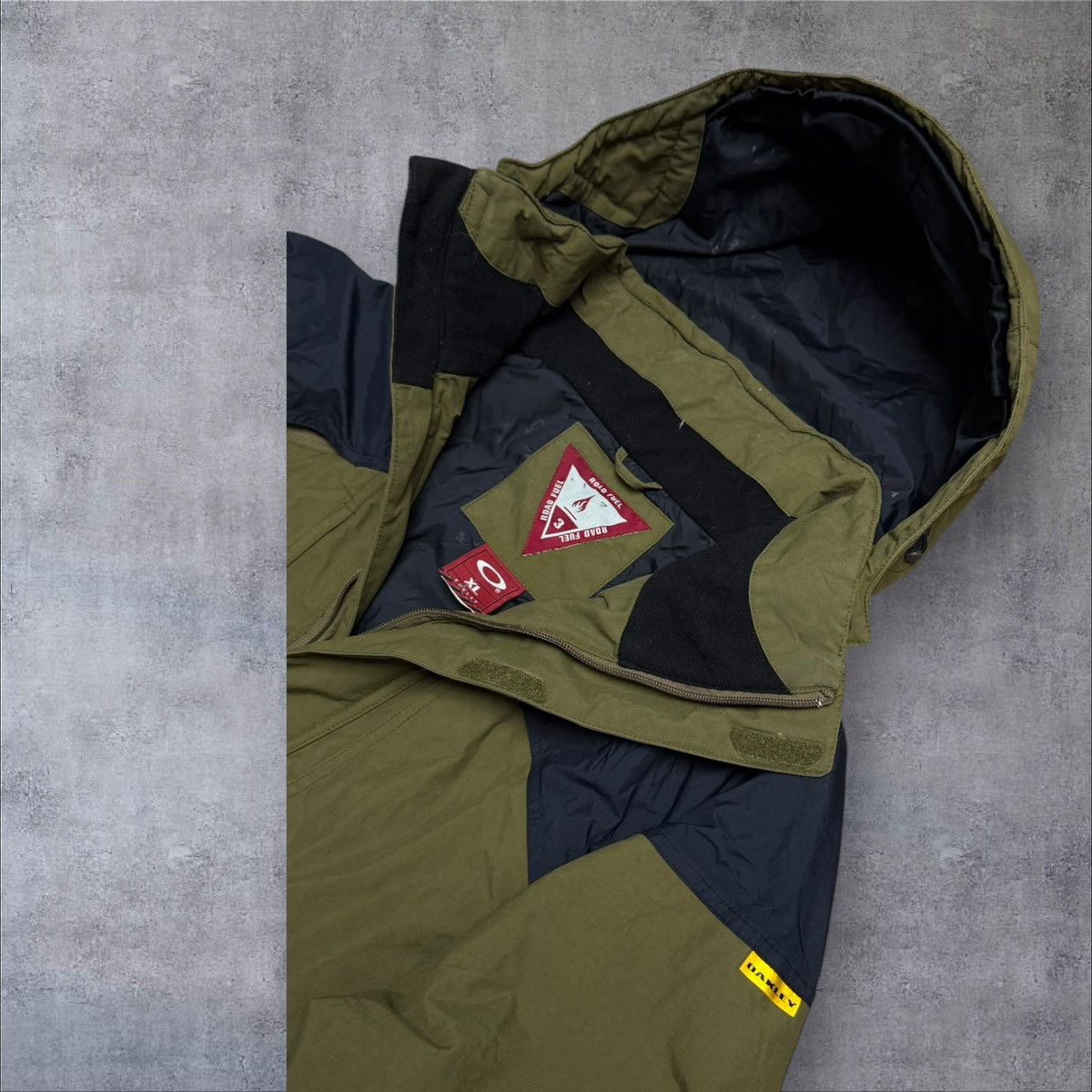 Oakley × Vintage Vintage khaki oakley jacket size XL snowboard Size US XL / EU 56 / 4 - 2 Thumbnail