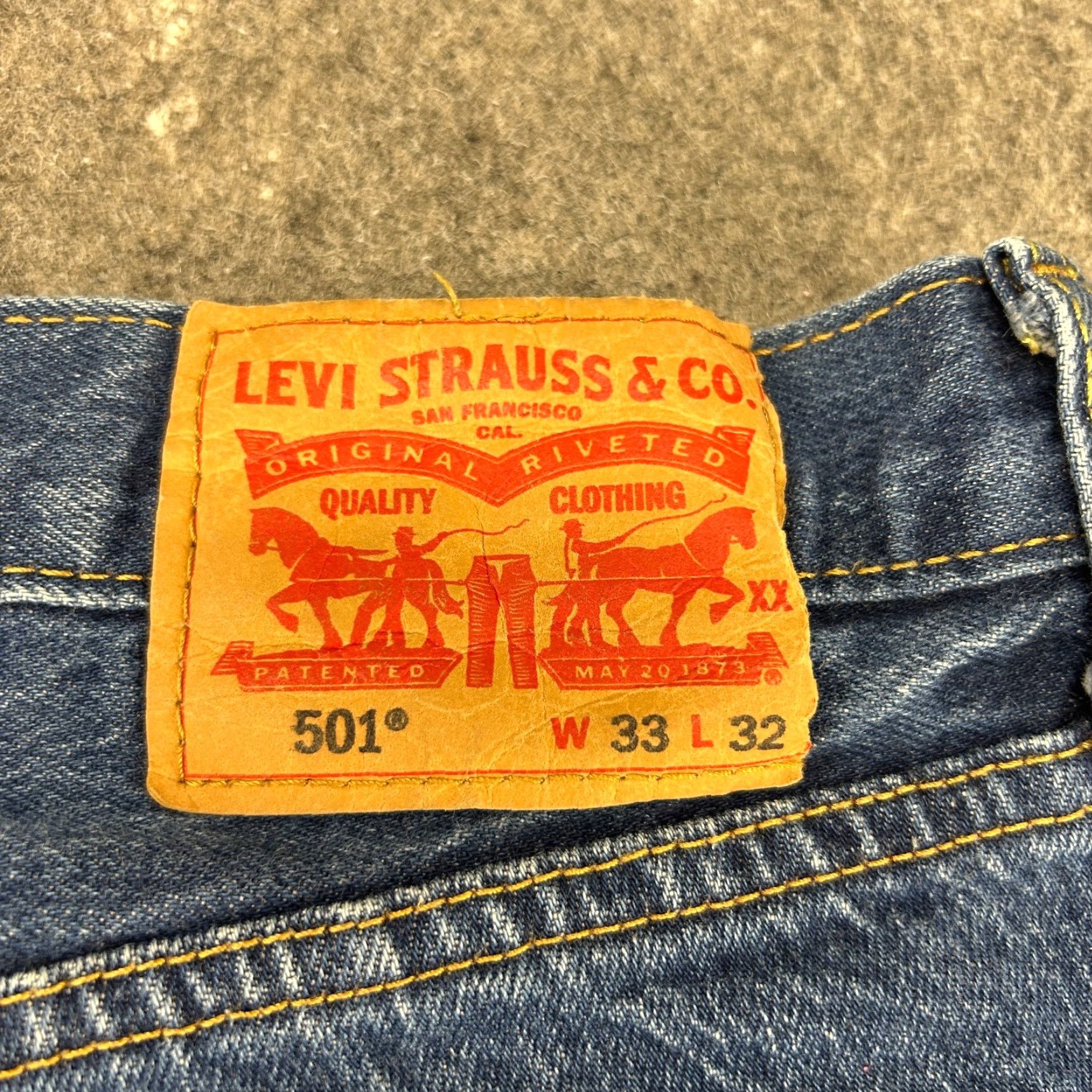 Levi's VINTAGE Levi's 501 Jeans Mens 33x32 Blue Regular Fit Medium Wash Button Fly Straight Style 5-Pocket Denim Cotton Size US 33 - 7 Thumbnail