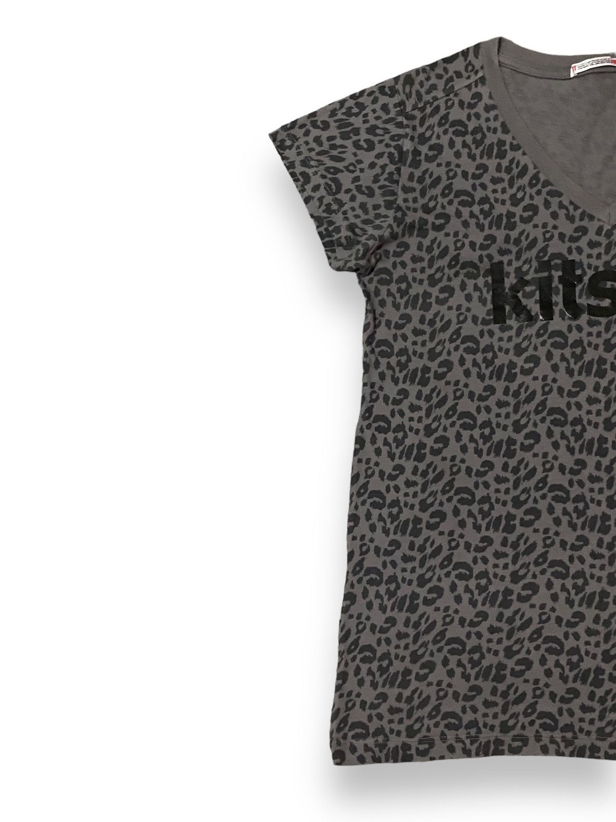 Japanese Brand × Uniqlo JAPAN UNIQLO X KITSON LEOPARD SKIN FULL PRINT TEE Size US L / EU 52-54 / 3 - 3 Thumbnail