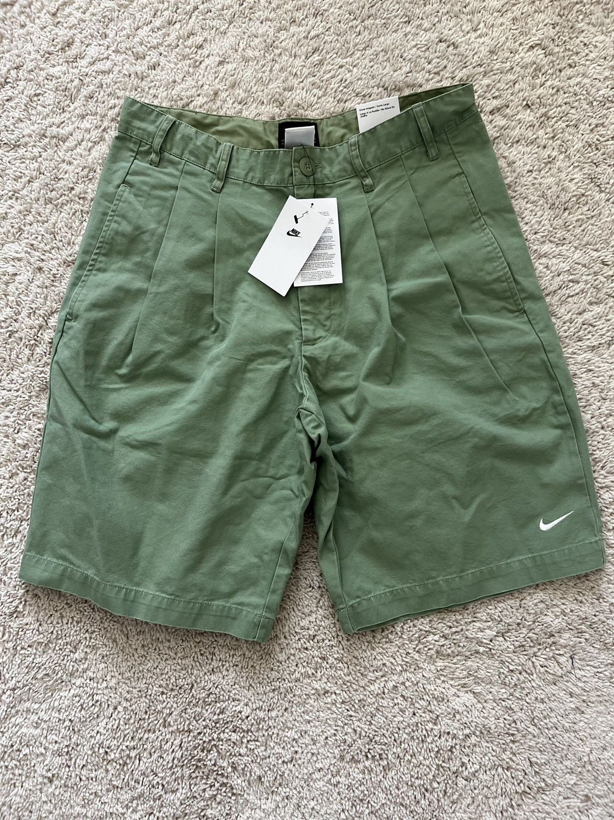 Nike Nike Men's Life Pleated Chino Shorts Oil Green/White Size US 32 / EU 48 - 5 Thumbnail