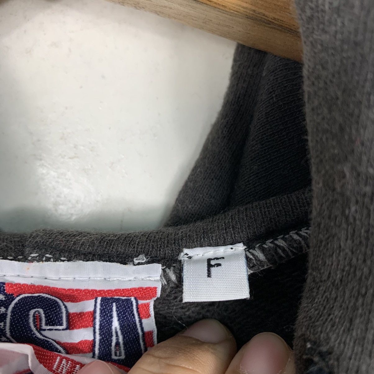Japanese Brand Vintage Mickey Mousey Big Logo Pullover Hoodie Size US L / EU 52-54 / 3 - 14 Thumbnail