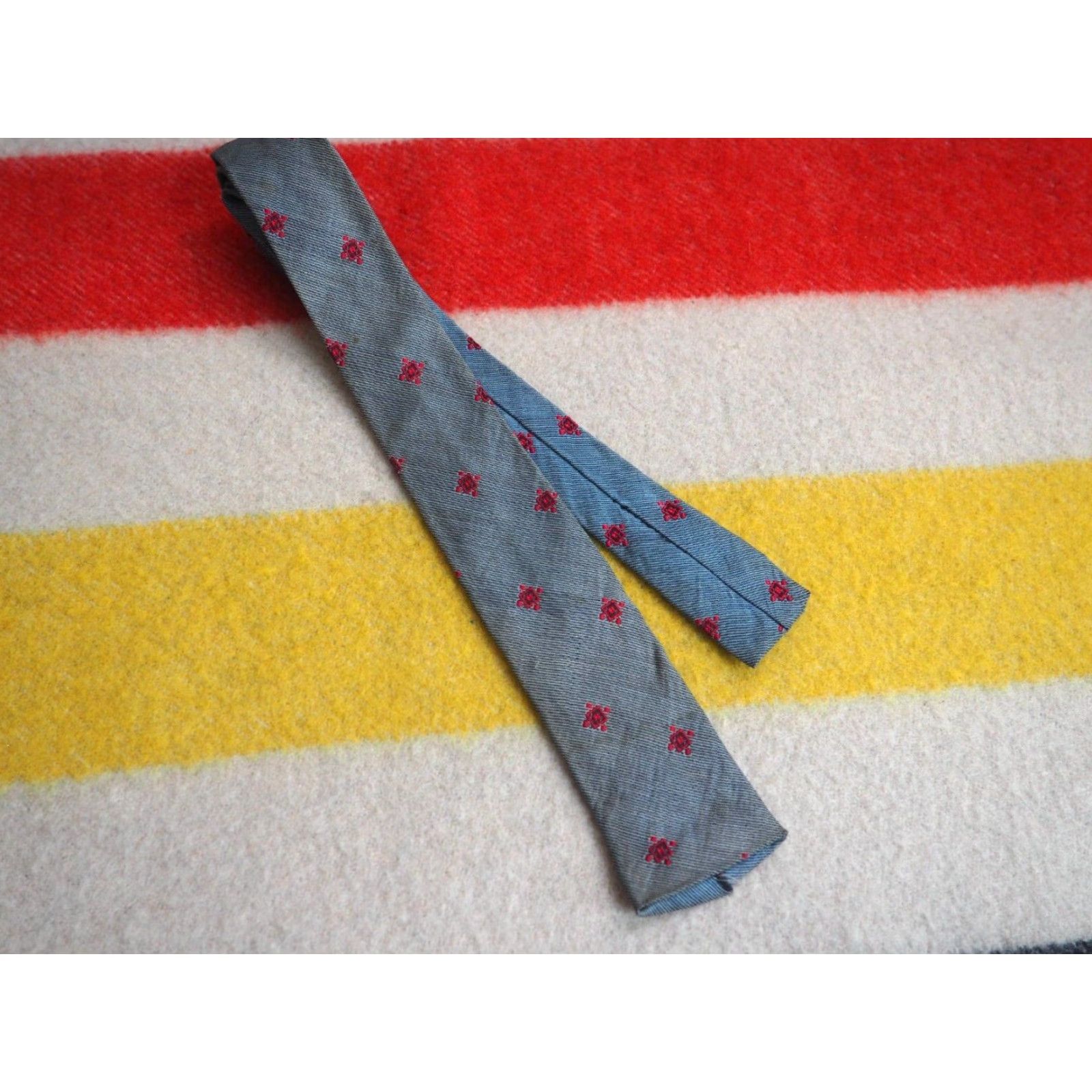 Vintage VTG 50s Rockabilly Tie Neck Tie 2" Wide Gray Red Crest Square End Acetate Unbranded Adult Unisex Mens Womens Size ONE SIZE - 2 Thumbnail