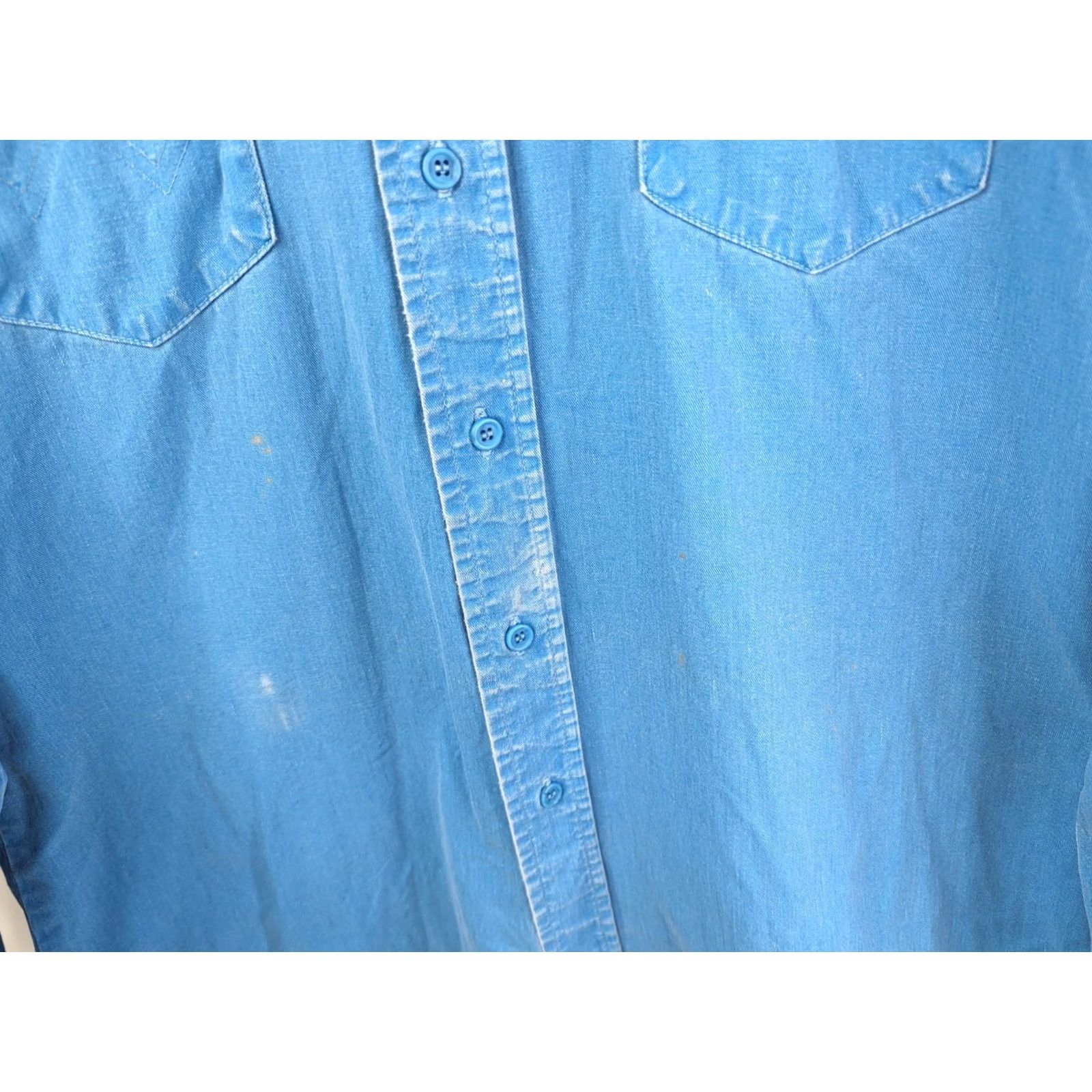 Wrangler VINTAGE Wrangler Shirt Men's 16-34 Western Button Cowboy X-Long Tails Preshrunk Denim Blue Cotton 90s Western, Cowboy Mens Shirt Button-Up Long Sleeve Size US L / EU 52-54 / 3 - 3 Thumbnail