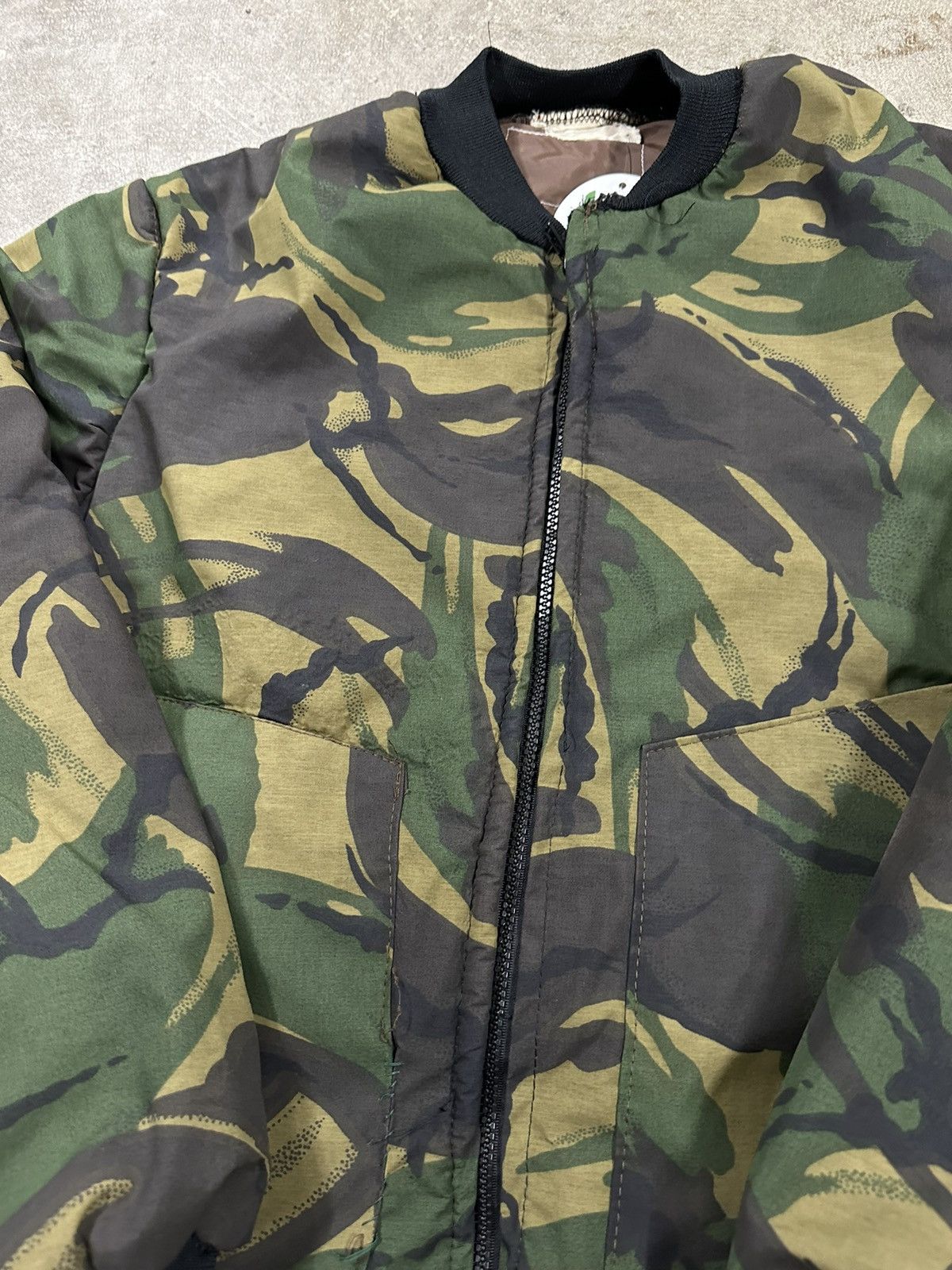 Vintage Vintage 80s Army Military Camouflage Bomber Jacket USA Size US S / EU 44-46 / 1 - 4 Thumbnail