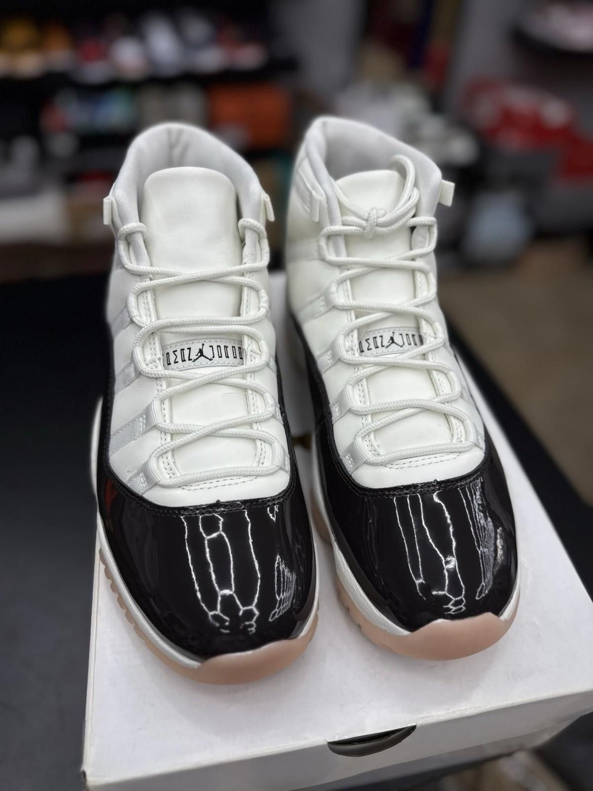 Nike Nike Air Jordan 11 Retro Neapolitan Sail Womens 12W/10.5M Size US 12 / IT 42 - 8 Thumbnail