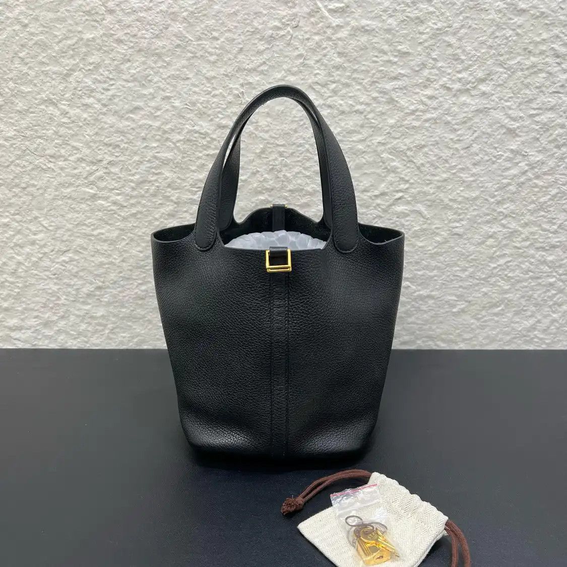 Hermes Hermes Picotin Lock 18 black Togo cowhide leather picotin handbag gold hardware Size ONE SIZE - 1 Thumbnail