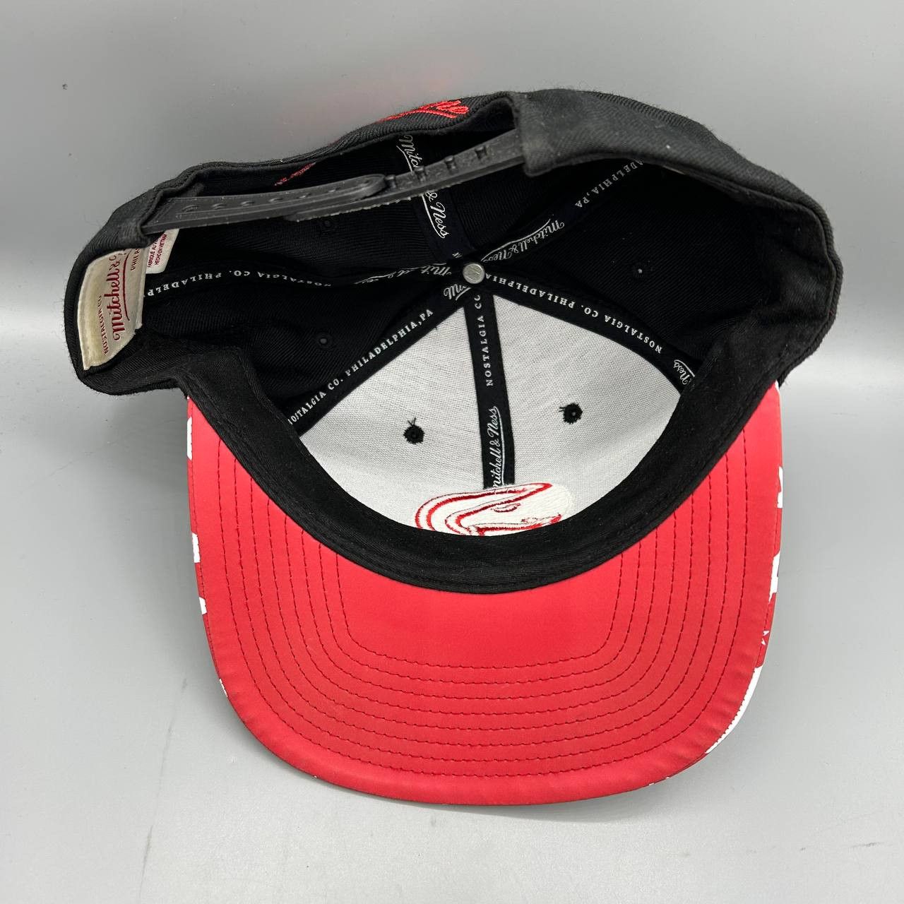 Mitchell & Ness Atlanta Hawks Hat Men Black Red Star NBA Snap Back Cap Size ONE SIZE - 2 Thumbnail